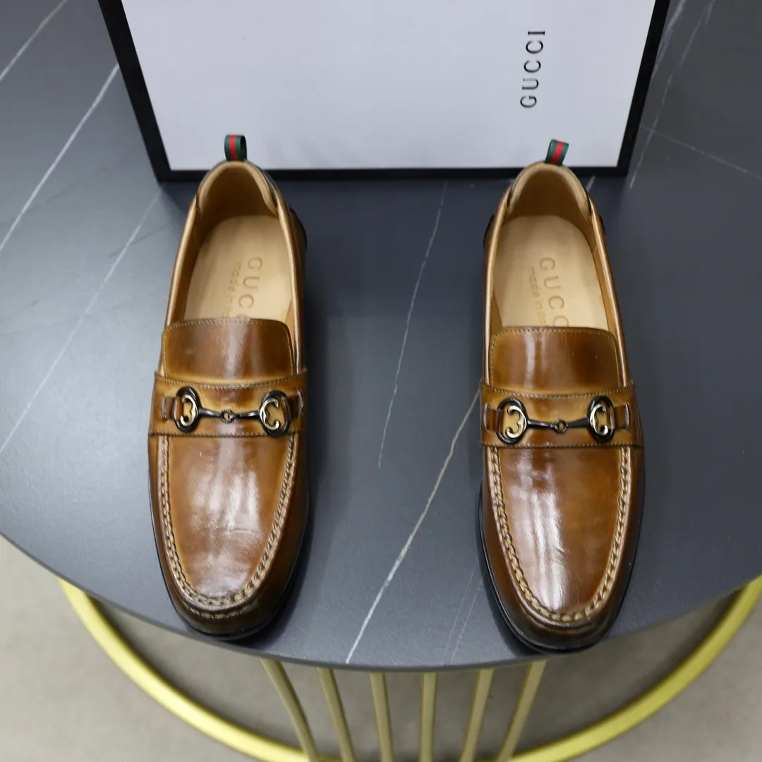 Men's shoes: 250🙅‍♂️🙅‍♂️🙅‍♂️Niuli Brand: GUCCI Size: 38-44 (45 can be customized) Level: Counter classic Material: Original soft cowhide upper Comfortable cowhide lining Original lightweight outsole Style category: Business casual footwear Driving leather shoes Color: Actual picture color